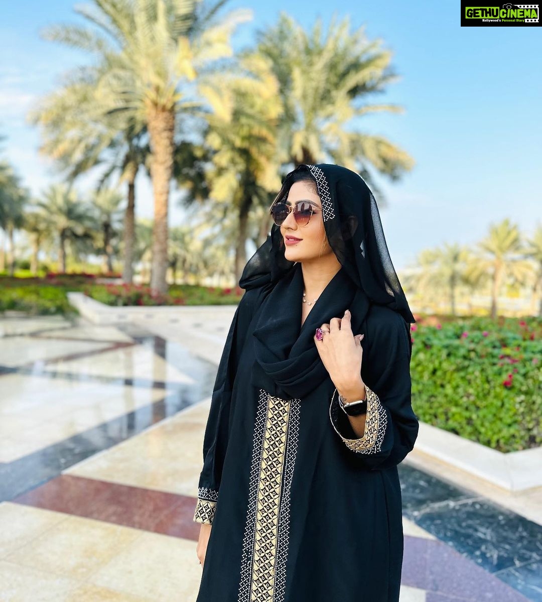 Soniya Bansal Instagram - The future belongs to those who believe in the beauty of their dreams. . #travelphotography #fashionstyle #soniyabansal #soniyabansal #actress #model #fashion #instagram #internationalmodel #actress #soniyabansa #lifestyle#soniyabansal Grand Mosque, Abu Dhabi