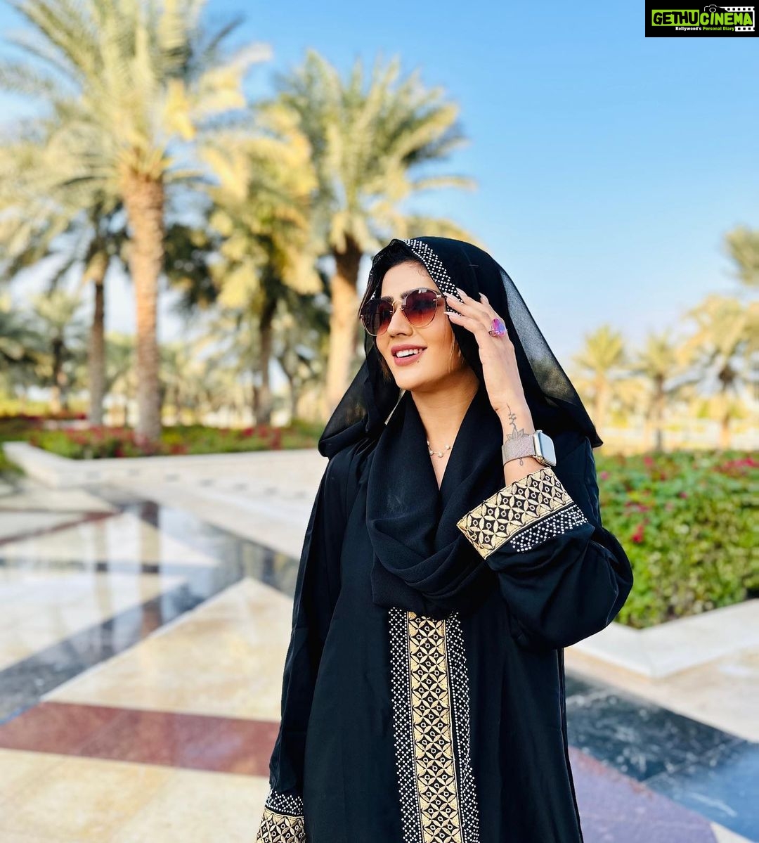 Soniya Bansal Instagram - The future belongs to those who believe in the beauty of their dreams. . #travelphotography #fashionstyle #soniyabansal #soniyabansal #actress #model #fashion #instagram #internationalmodel #actress #soniyabansa #lifestyle#soniyabansal Grand Mosque, Abu Dhabi
