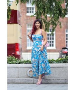 Soniya Bansal Instagram - To succeed in life, you need three things: a wishbone, a backbone, and a funny bone. London, United Kingdom