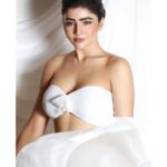 Soniya Bansal Instagram - "I'm selfish, impatient and a little insecure. I make mistakes, I am out of control and, at times, hard to handle. But if you can't handle me at my worst, then you sure as hell don't deserve me at my best