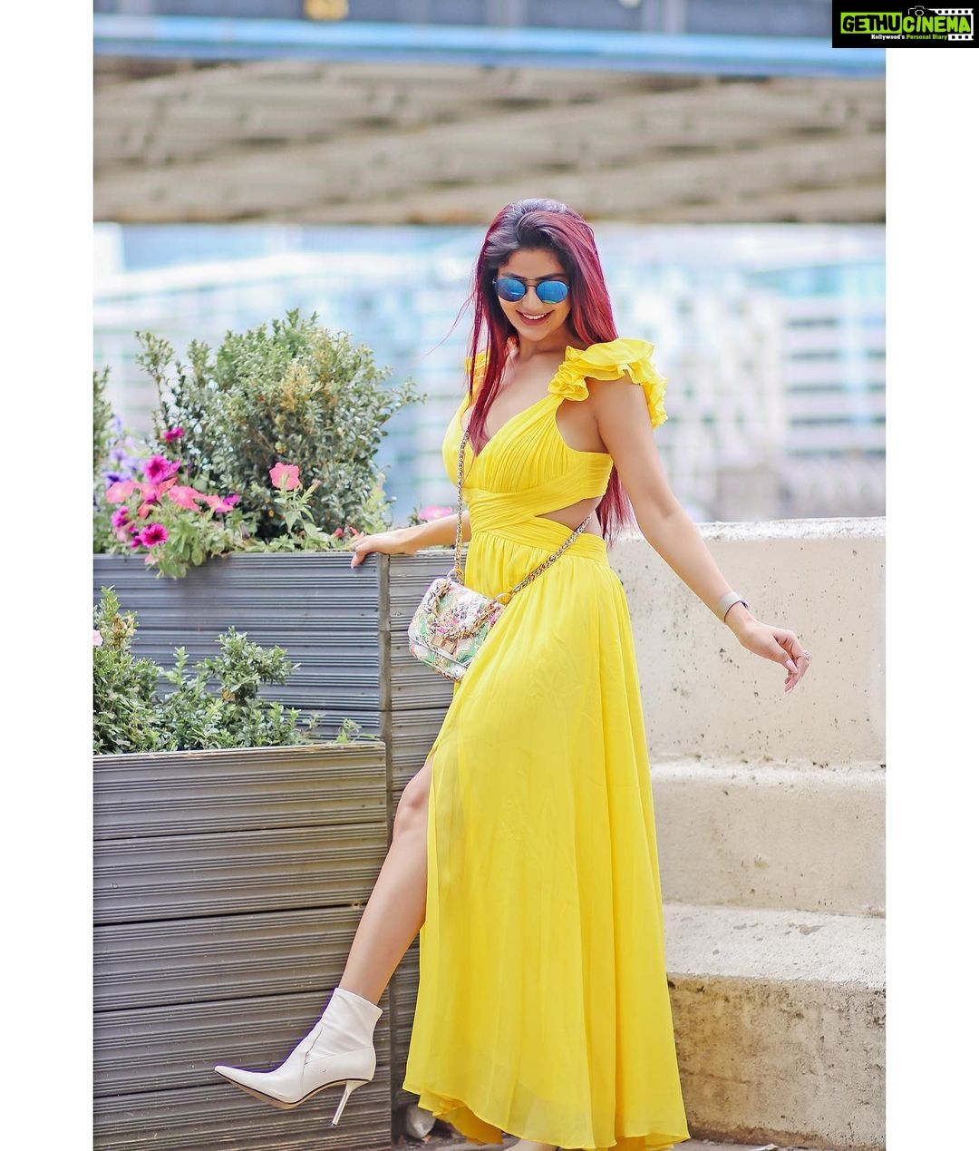 Soniya Bansal Instagram - You can't go back and change the beginning, but you can start where you are and change the ending. London, United Kingdom