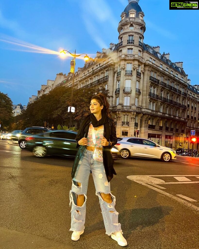Soniya Bansal Instagram - You will face many defeats in life, but never let yourself be defeated. Paris, France