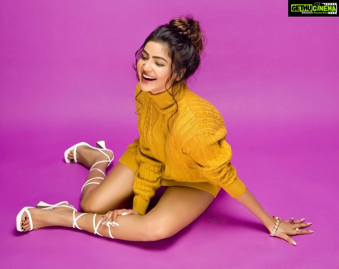 Soniya Bansal Instagram - Celebrity disappears in making a home, it is very difficult to understand oneself, don't forget anyone in a moment, it takes life to make someone your own.