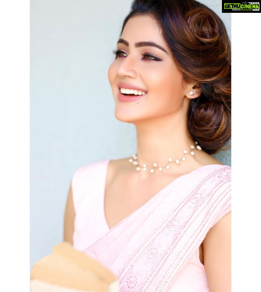 Soniya Bansal Instagram - Now what else should I write about her lovely smile, Just understand something like this, there is a shining moon among millions of stars. Your smiling face can change someone's life Can make it even more beautiful.