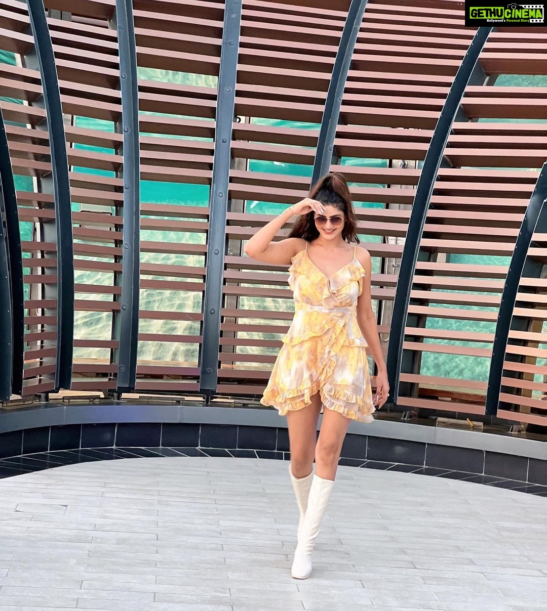 Soniya Bansal Instagram - "The purpose of our lives is to be happy. "The way I see it, ifyou want the rainbow, you gotta put up with the rain. #travelphotography #fashionstyle #soniyabansal #soniyabansal #actress #model #fashion #instagram #internationalmodel #actress #soniyabansa #lifestyle #soniyabansal United Arab Emirates