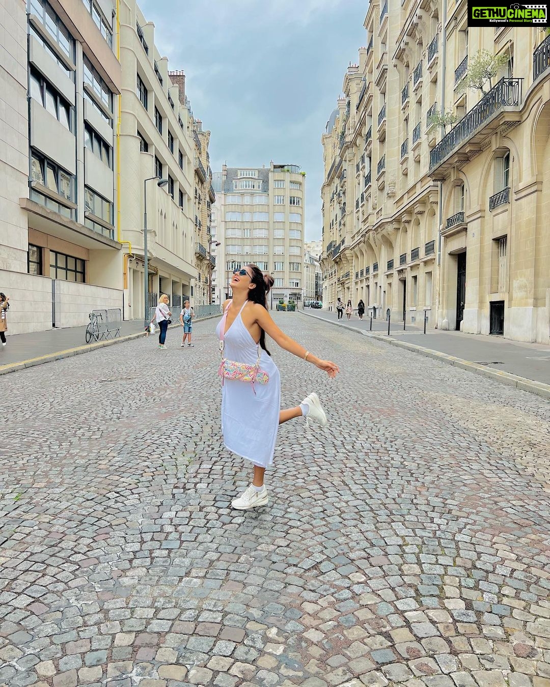 Soniya Bansal Instagram - "The passage from the big to the little is what makes Paris beautiful. and you have to be prepared to be small-to live, to trudge, to have your head down in melncholy and then lift it up, sideways- to get it. "There is always light. H' only we re brave enough to see it. I'only we're brave enough to be it.: #travelphotography #fashionstyle #paris #soniyabansal #actress #model #fashion #instagram #internationalmodel #actress #soniyabansa #lifestyle Paris, France