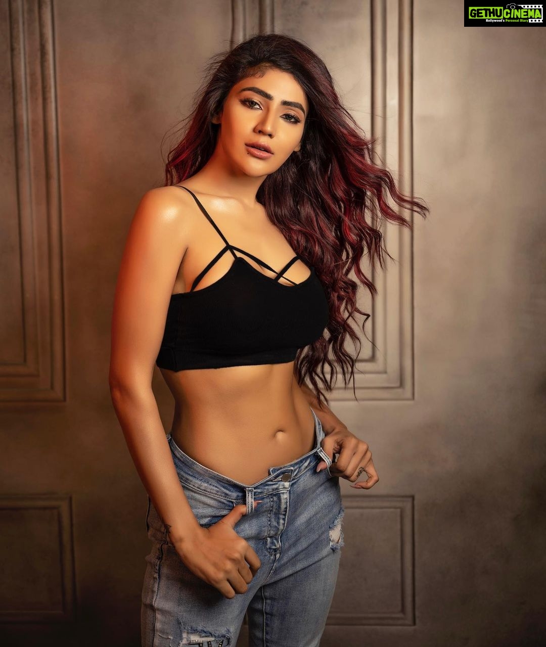 Soniya Bansal Instagram - Be who you are and say what you feel, because those who mind don't matter, and those who matter don't mind.
