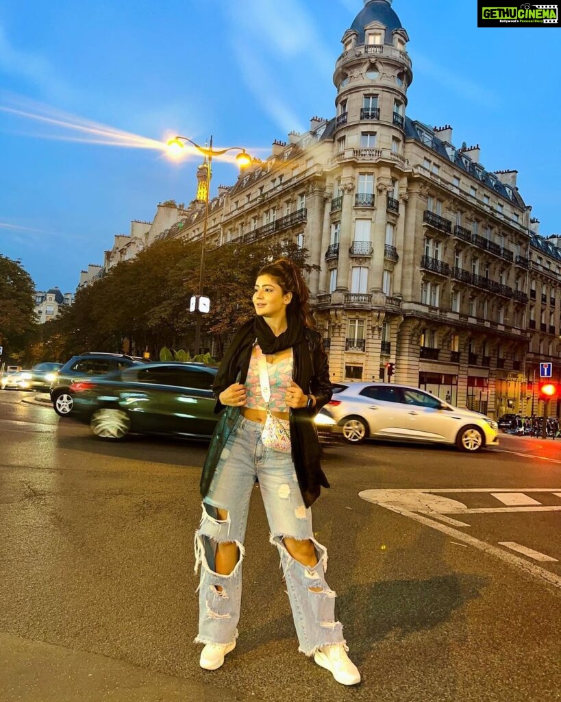 Soniya Bansal Instagram - You will face many defeats in life, but never let yourself be defeated. Paris, France