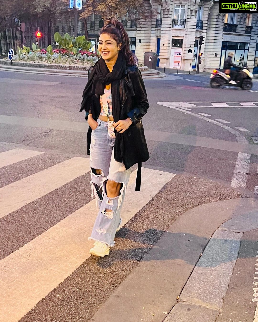 Soniya Bansal Instagram - You will face many defeats in life, but never let yourself be defeated. Paris, France