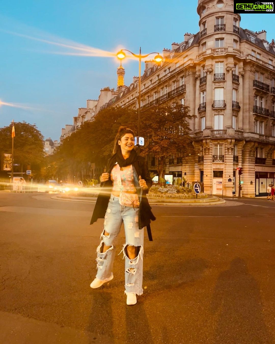 Soniya Bansal Instagram - You will face many defeats in life, but never let yourself be defeated. Paris, France