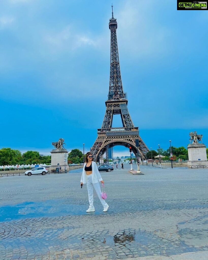 Soniya Bansal Instagram - "If you are lucky enough to have lived in Paris as a young man, then wherever you go for the rest of your life it stays with you, for Paris is a moveable feast." #travelphotography #fashionstyle #paris #soniyabansal #actress #model #fashion #instagram #internationalmodel #actress #soniyabansa #lifestyle Eiffel Tower, Paris