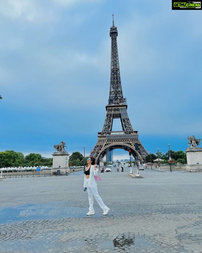 Soniya Bansal Instagram - "If you are lucky enough to have lived in Paris as a young man, then wherever you go for the rest of your life it stays with you, for Paris is a moveable feast." #travelphotography #fashionstyle #paris #soniyabansal #actress #model #fashion #instagram #internationalmodel #actress #soniyabansa #lifestyle Eiffel Tower, Paris