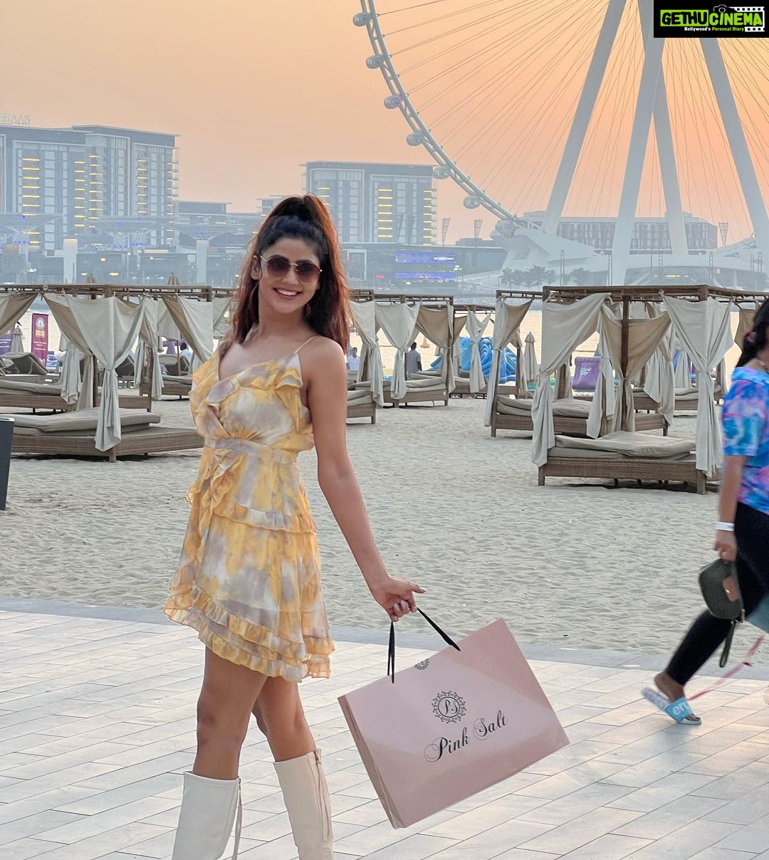 Soniya Bansal Instagram - "The purpose of our lives is to be happy. "The way I see it, ifyou want the rainbow, you gotta put up with the rain. #travelphotography #fashionstyle #soniyabansal #soniyabansal #actress #model #fashion #instagram #internationalmodel #actress #soniyabansa #lifestyle #soniyabansal United Arab Emirates