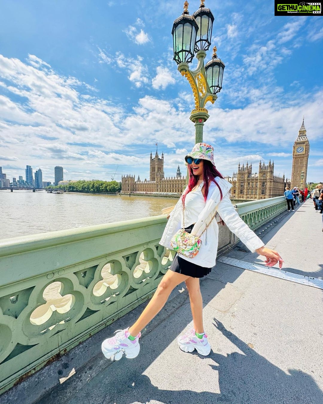 Soniya Bansal Instagram - "Be yourself, everyone else is already taken." "It is never too late to be what you might have been.' London, United Kingdom