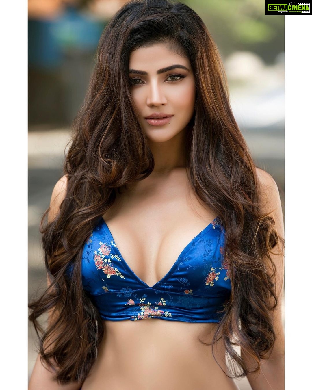 Soniya Bansal Instagram - “I believe that nothing in life is unimportant every moment can be a beginning Mumbai, Maharashtra