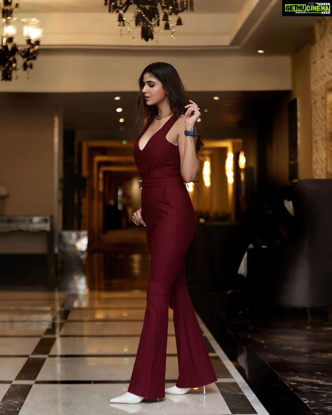 Soniya Bansal Instagram - “I know you can't live on hope alone. But without hope, life is not worth living. So you, and you and you: You got to give them hope. You got to give them hope #travelphotography #fashionstyle #mumbai #soniyabansal #actress #model #fashion #instagram #internationalmodel #actress #soniyabansa #lifestyle St. Regis Hotel