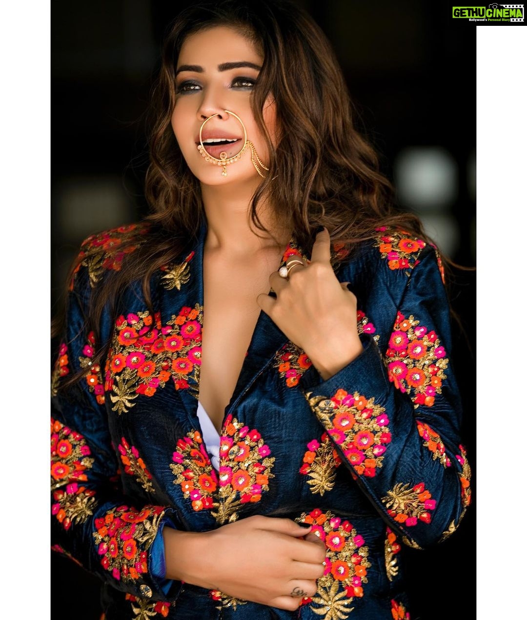 Soniya Bansal Instagram - What matters in life is not what happens to you but what you remember and how you remember it #travelphotography #fashionstyle #mumbai #soniyabansal #actress #model #fashion #instagram #internationalmodel #actress #soniyabansa #lifestyle