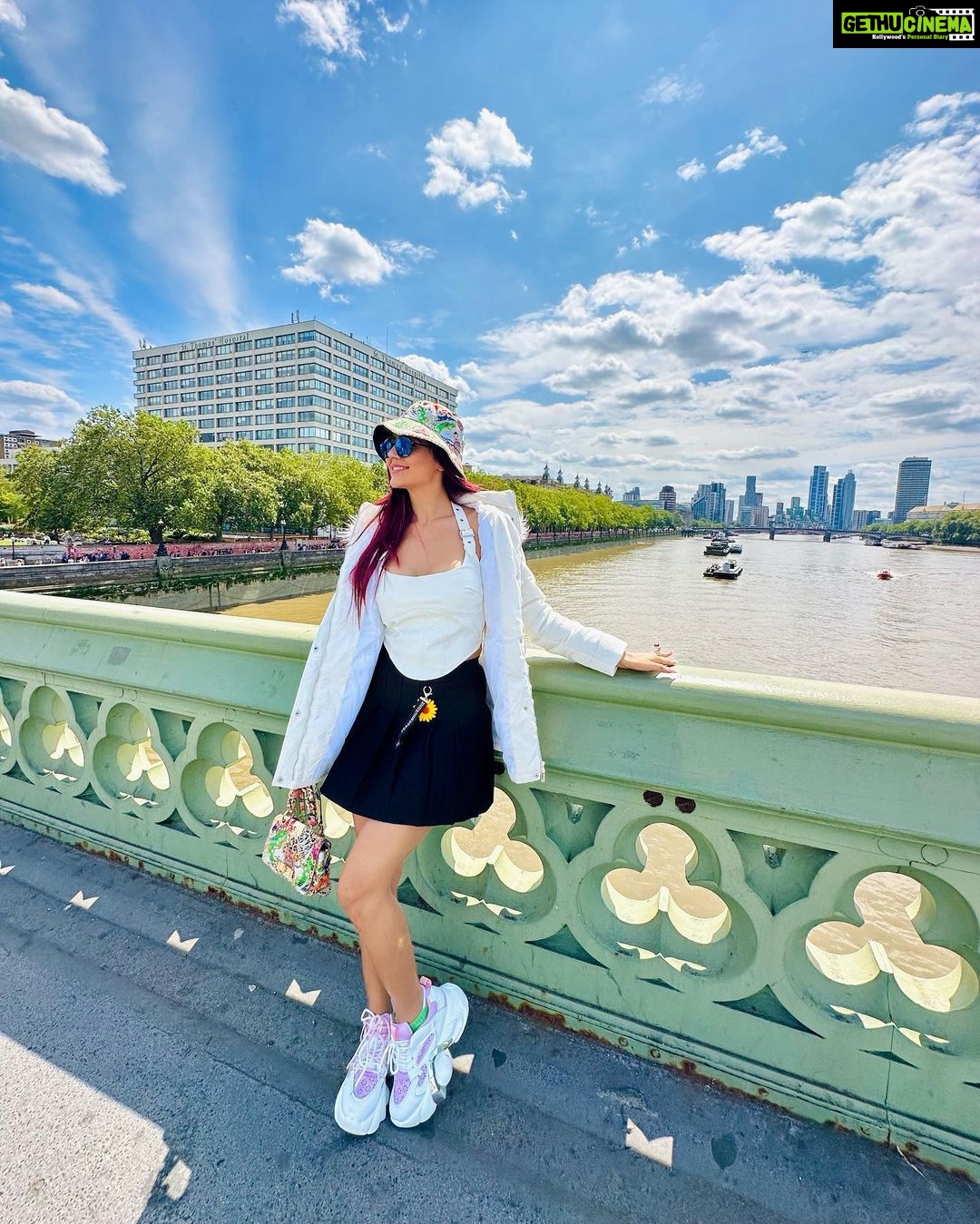 Soniya Bansal Instagram - "Be yourself, everyone else is already taken." "It is never too late to be what you might have been.' London, United Kingdom