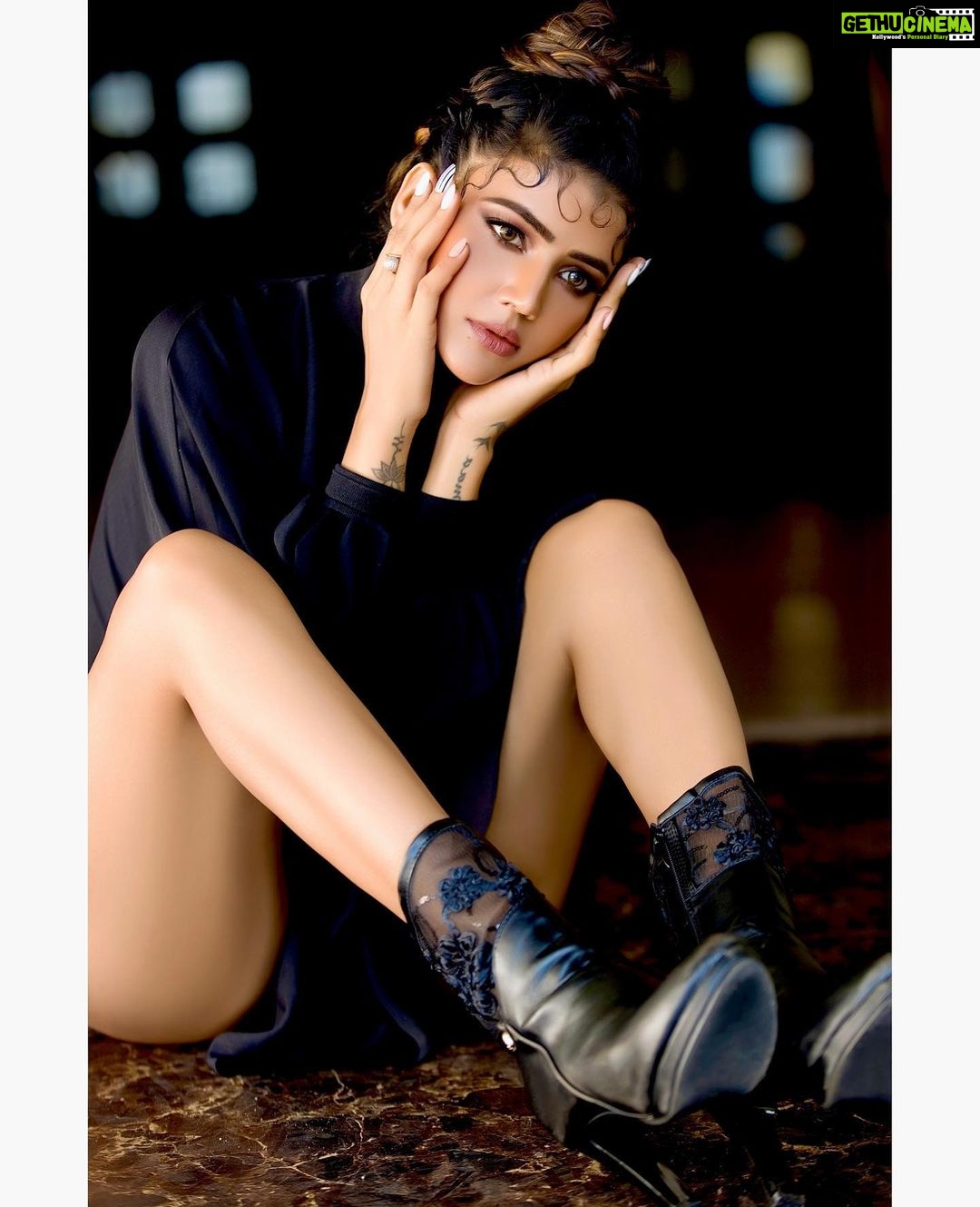 Soniya Bansal Instagram - If you look at what you have in life, you'll always have more. If you look at what you don't have in life, you'll never have enough #travelphotography #fashionstyle #mumbai #soniyabansal #actress #model #fashion #instagram #internationalmodel #actress #soniyabansa #lifestyle