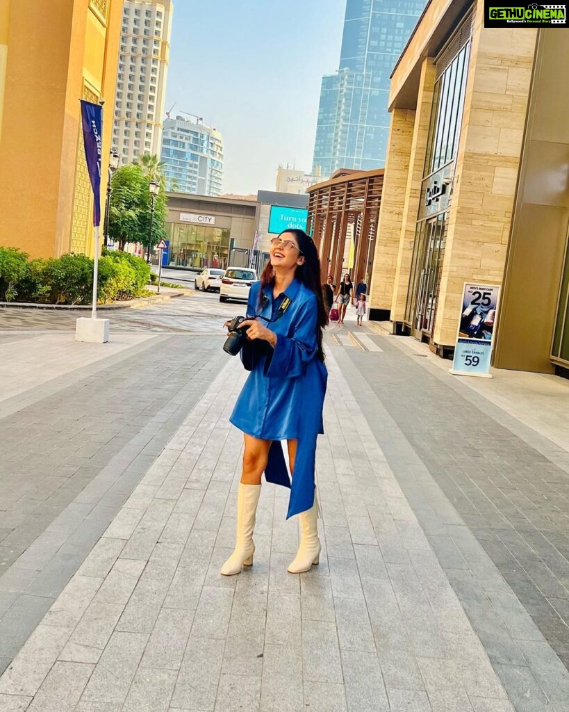 Soniya Bansal Instagram - Always wear a smile sometime during the day, it makes you feel happier and younger. ¨A simple smile. That’s the start of opening your heart and being compassionate to others #travelphotography #fashionstyle #dubai🇦🇪 #soniyabansal #actress #model #fashion #instagram #internationalmodel #actress #soniyabansa #lifestyle