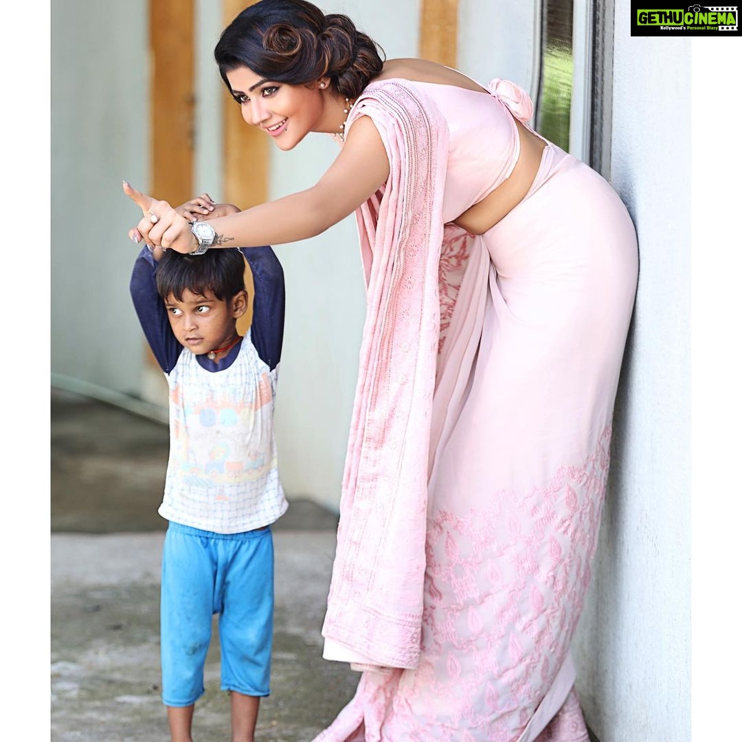 Soniya Bansal Instagram - As a child, who does not remember playing in the dust, applying mud on the face, lying in the mud? brought my childhood whenever someone came from the village ring the school bell this baby wants to smile