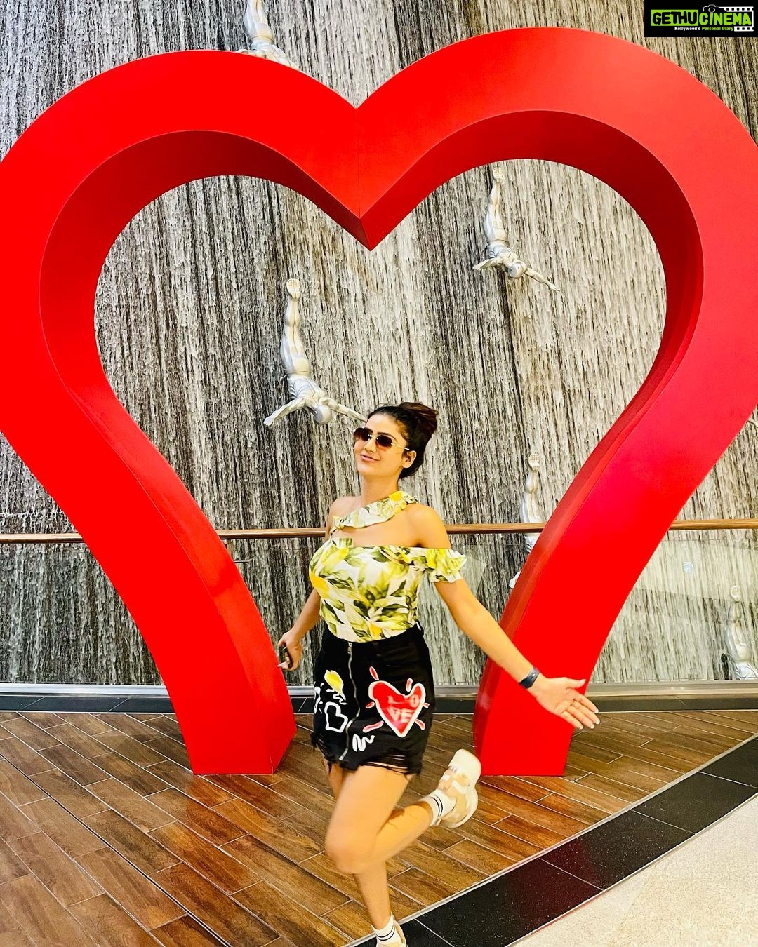 Soniya Bansal Instagram - If you look at what you have in life, you’ll always have more. If you look at what you don’t have in life, you’ll never have enough.”
