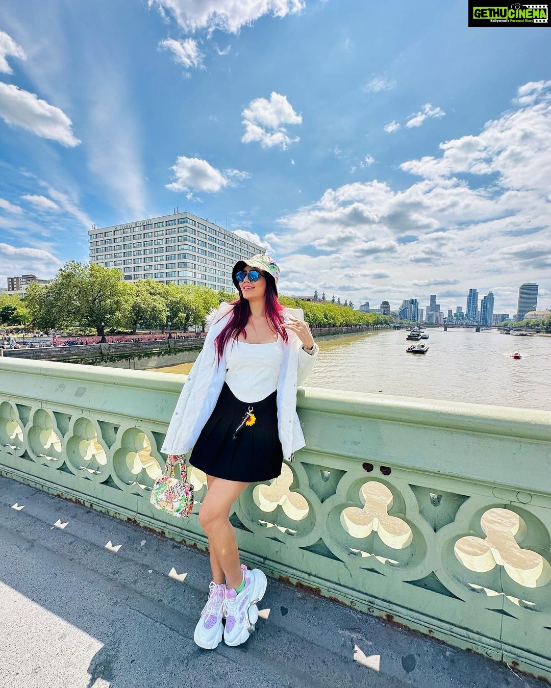 Soniya Bansal Instagram - "Be yourself, everyone else is already taken." "It is never too late to be what you might have been.' London, United Kingdom