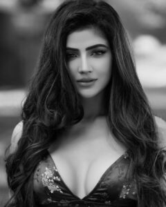 Soniya Bansal Instagram - “I believe that nothing in life is unimportant every moment can be a beginning Mumbai, Maharashtra
