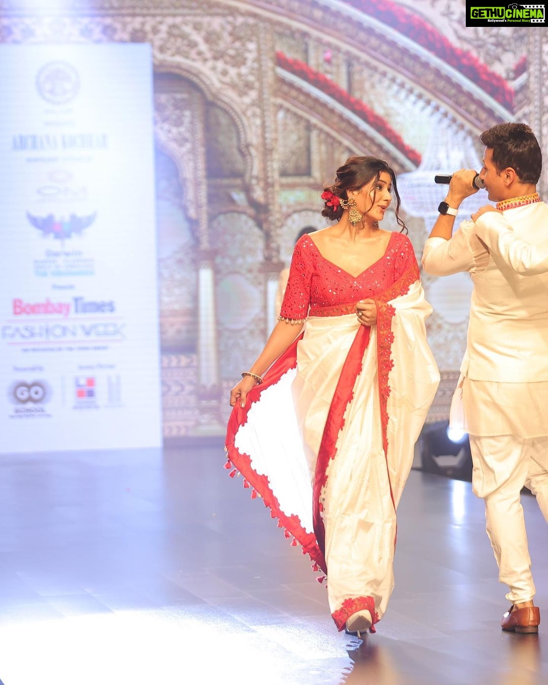 Soniya Bansal Instagram - A dream is what makes people love life even when it is painful” #timefashionweekrampworlk #bombay #timesfashionweek #btfw22 #Designer #Sponsor #glamour #Bombay Times #indiandressing #festivalfashion #Fashion #BTFW #Fashionweek #Designer #Lovely #bombaytimesfashionweek #soniyabansal St. Regis Hotel