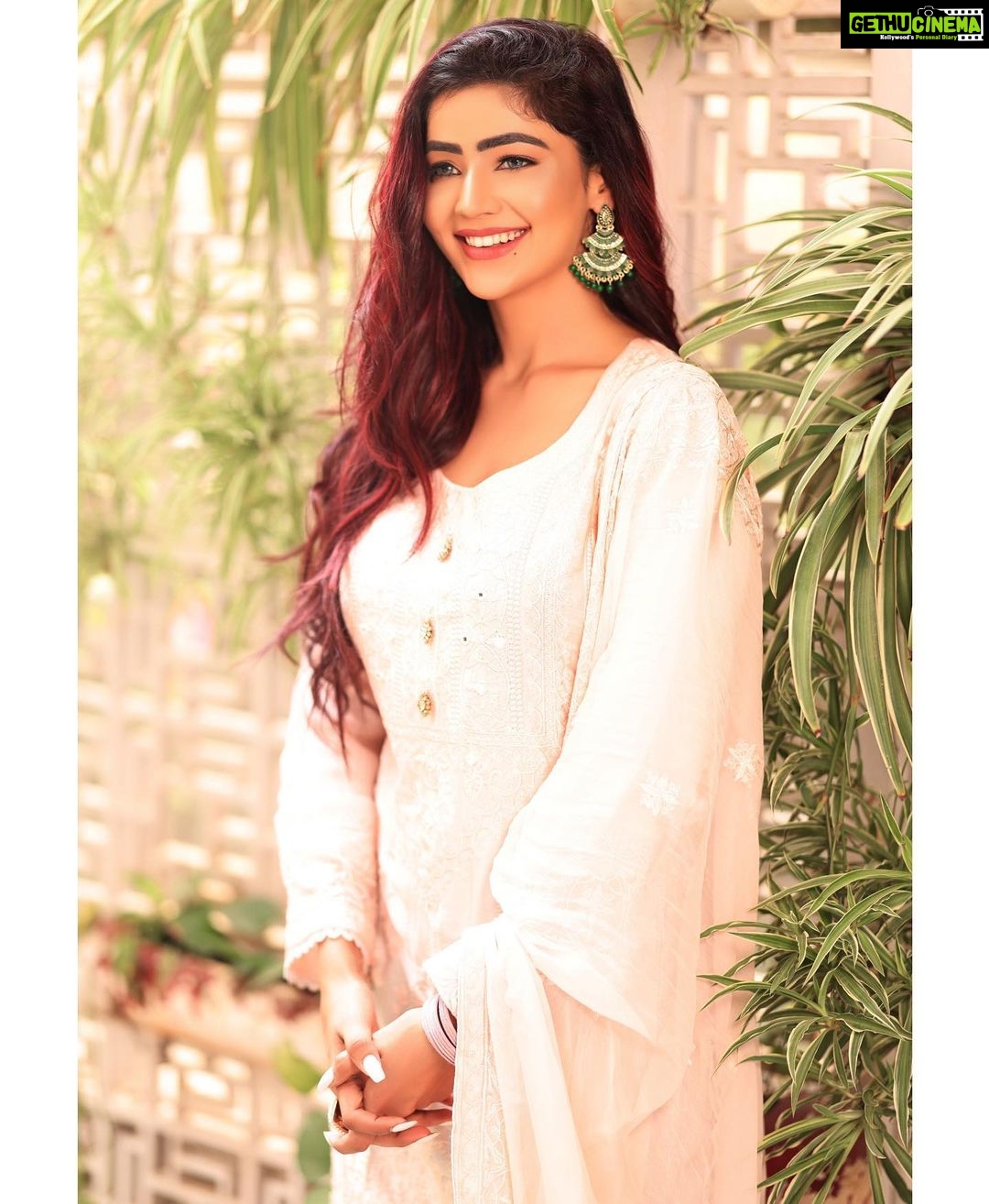 Soniya Bansal Instagram - Love yourself' first, because that's who you'll spend the rest of vour life with.