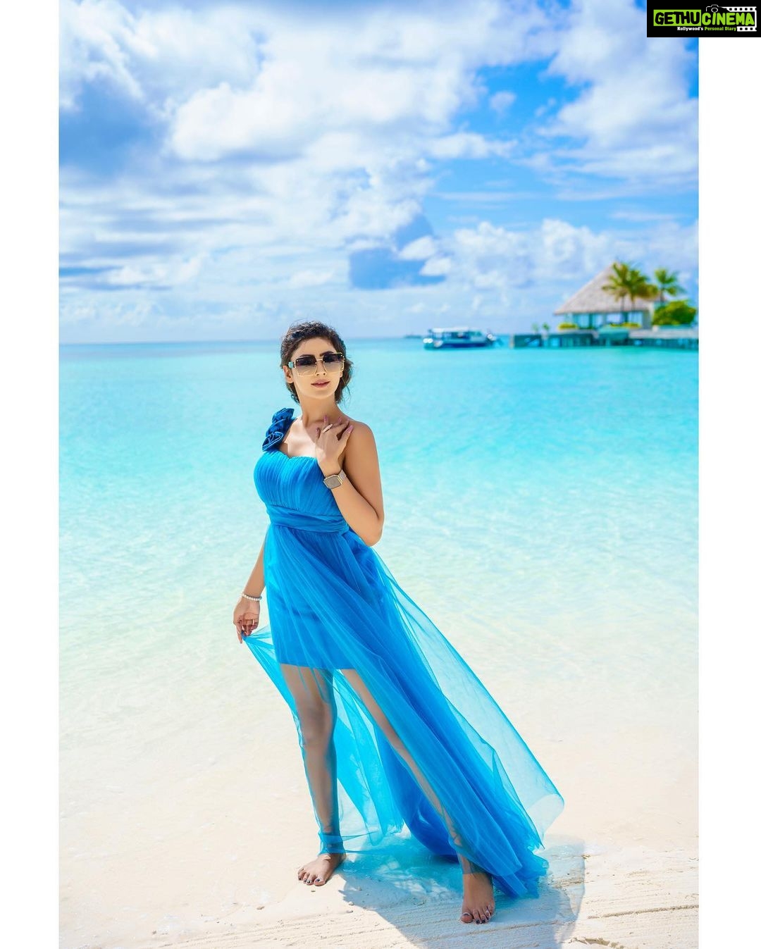 Soniya Bansal Instagram - Life is what happens when you're busy making other plans. Kandima Maldives