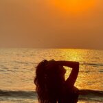 Soniya Bansal Instagram - Life does not come with instructions on how to live, but it does come with trees, sunsets, smiles and laughter, so enjoy your day. . . . . . . . . . . . . . . . . . . . . . . . . . . . . . . . . . . . . . . . . . . . . . . . . #travel photography #fashionstyle #soniyabansal #soniyabansal #actress #model #fashion #instagram #internationalmodel #actress #soniyabansal #lifestyle #Soniyabansal