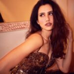 Sonnalli Seygall Instagram - In the dazzling world of Bollywood, where dreams come to life, one actress stands out not only for her talent but also for her infectious spirit and dedication. @sonnalliseygall , known for her versatile acting and impeccable fashion sense, has charmed her way into the hearts of audiences. We had the pleasure of sitting down with her to delve into her incredible journey, from her early days as a ramp model to her Bollywood debut and beyond. With her radiant smile and candid anecdotes, Sonnalli shares the highs and lows of her career, her passion for fitness, her insights into love and relationships, and exciting details about her upcoming projects. So, grab your favorite beverage and join us as we embark on this joyful and insightful conversation with the one and only Sonnalli Seygall. Photography: @dieppj Artist PR: @focuspr @one__communication #FaceMagazine #SonnalliSeygall #MeettheFaces #Exclusive #Interview #Bollywood #Explore