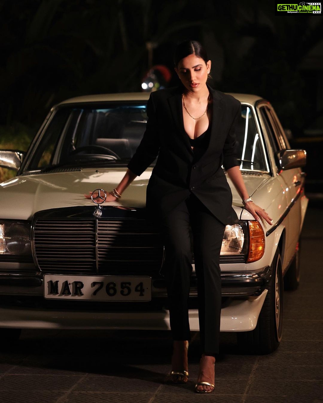 Sonnalli Seygall Instagram - Stole the husband’s suit & car for awards last night 😎 @htcity @ottplayapp Photographs : @mustafa.lightwalla #awardsnight #redcarpet #carstagram #vintagecars #mercedesclassic #classiccars #retroaesthetic