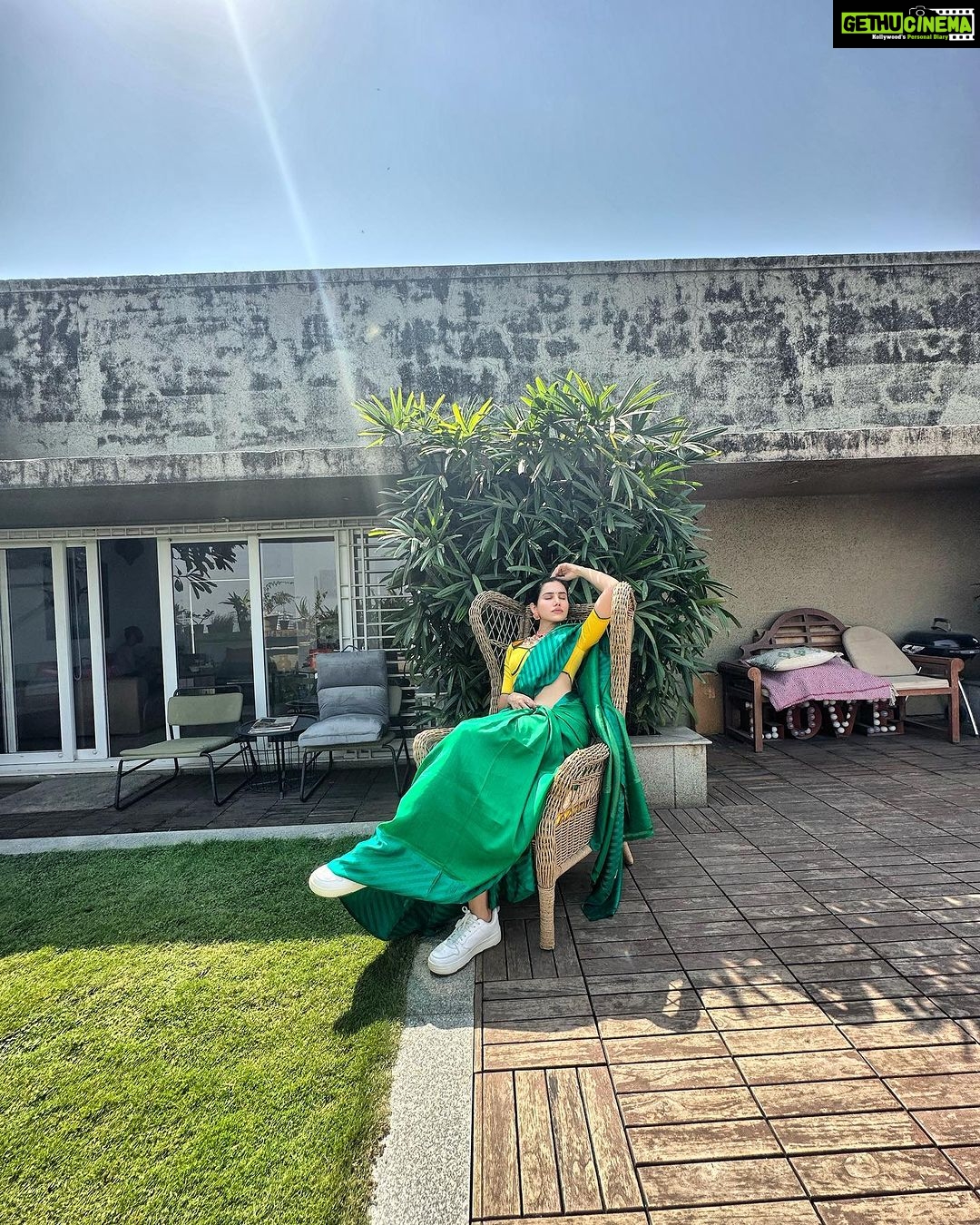 Sonnalli Seygall Instagram - To stories told & untold ❤️ @mumbaifilmfestival Saree- @raw_mango Jewellery- @aquamarine_jewellery Stylist- @trishadjani #artists #art #cinema #mami #indiancinema #mumbaifilmfestival #filmfestival #mumbai