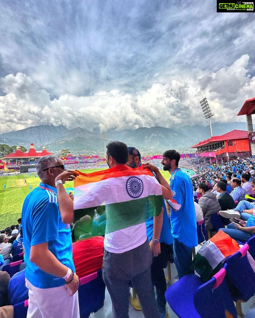 Sonnalli Seygall Instagram - My 1st game ever turned out to be epic ⭐👏 #IndVsNewZealand P.S.- Dharmshala stadium your beaut 🤌 #cricketfans #iccworldcup2023 #dharmshala #icc #iccworldcup #worldcup2023