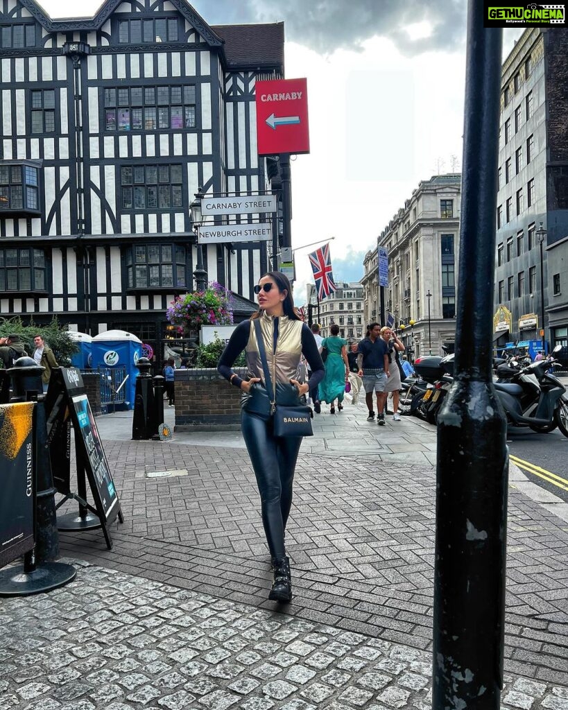 Sonnalli Seygall Instagram - #TravelWithLSA: Sonnalli A Sajnani (@sonnalliseygall) has always had the travel bug. The actress was recently on a two-week-long vacation to the UK and covered London, Bath, the Cotswolds, Oxford and many other cities. "Apart from the usual things that one usually gets up to in London - which is of course eating out, going to all the cocktail bars and the dessert and coffee shops - I also saw a lot of character and explored the history of the country. I also happened to explore Bath which is a UNESCO World Heritage Site and then, of course, I interacted with the students at Oxford University...it was a very fulfilling trip. I also went to Clarkson's farm or Didly Squat Farm, as it's popularly known. It's by Jeremy Clarkson who is very popular, especially motoring world and yeah, that was very new and informative for me. It's definitely a must-do whenever someone's in the UK," she says. #SonnalliSeygall #London #Bath #Travel