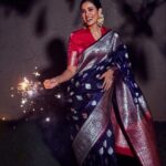 Sonnalli Seygall Instagram - Happy Diwali ✨ May this year be filled with love, abundance, peace & prosperity! 📸: @dieppj #diwalivibes #happydiwali #festivities #diwali💥