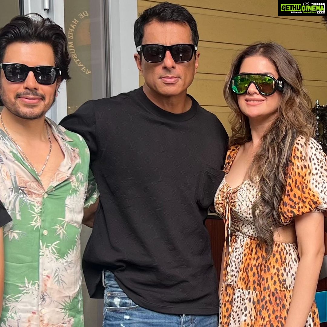 Sonu Sood Instagram - Many many happy returns of the day Ks. Keep shining always. May you achieve everything you ever dreamt Keep changing lives and inspiring the world. Have a great year ahead @kulsumshadabwahab 🌺.