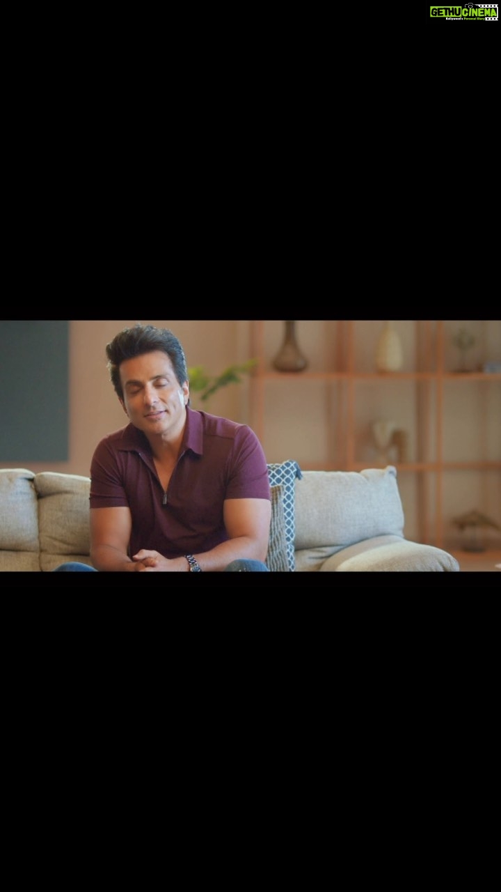 Sonu Sood Instagram - Maa ka unconditional pyaar ho yaa yaaron ka yaarana, har dil se judti hai meethe rishte ki taar. Aaiye milkar karein saare palon ko aur bhi brighter APAR Anushakti wires ke saath jo dein 50 saal ka waada. #IssTaarKiShaktiAPAR.