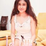 Sony Charishta Instagram - #birthdaywishes 🎂🌹🙏🙏blessed 🌹🌹💛💚💙. . . . . . . . @imdb_in#explorepage✨ #explore #actress #socialmedia #explorepage #print #google #cake