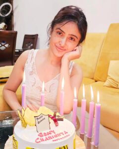 Sony Charishta Instagram - #birthdaywishes 🎂🌹🙏🙏blessed 🌹🌹💛💚💙. . . . . . . . @imdb_in#explorepage✨ #explore #actress #socialmedia #explorepage #print #google #cake