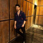 Sooraj Pancholi Instagram - Aap Sabhi Ko #HappyDiwali ❤️ May this Diwali bring more peace and happiness to you and your family! 🪔💫✨