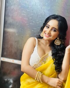 Soumitrisha Kundu Instagram - keep calm
& keep kaam se kaam! 🤷🏻‍♂️
......way to ultimate happiness!💛✨