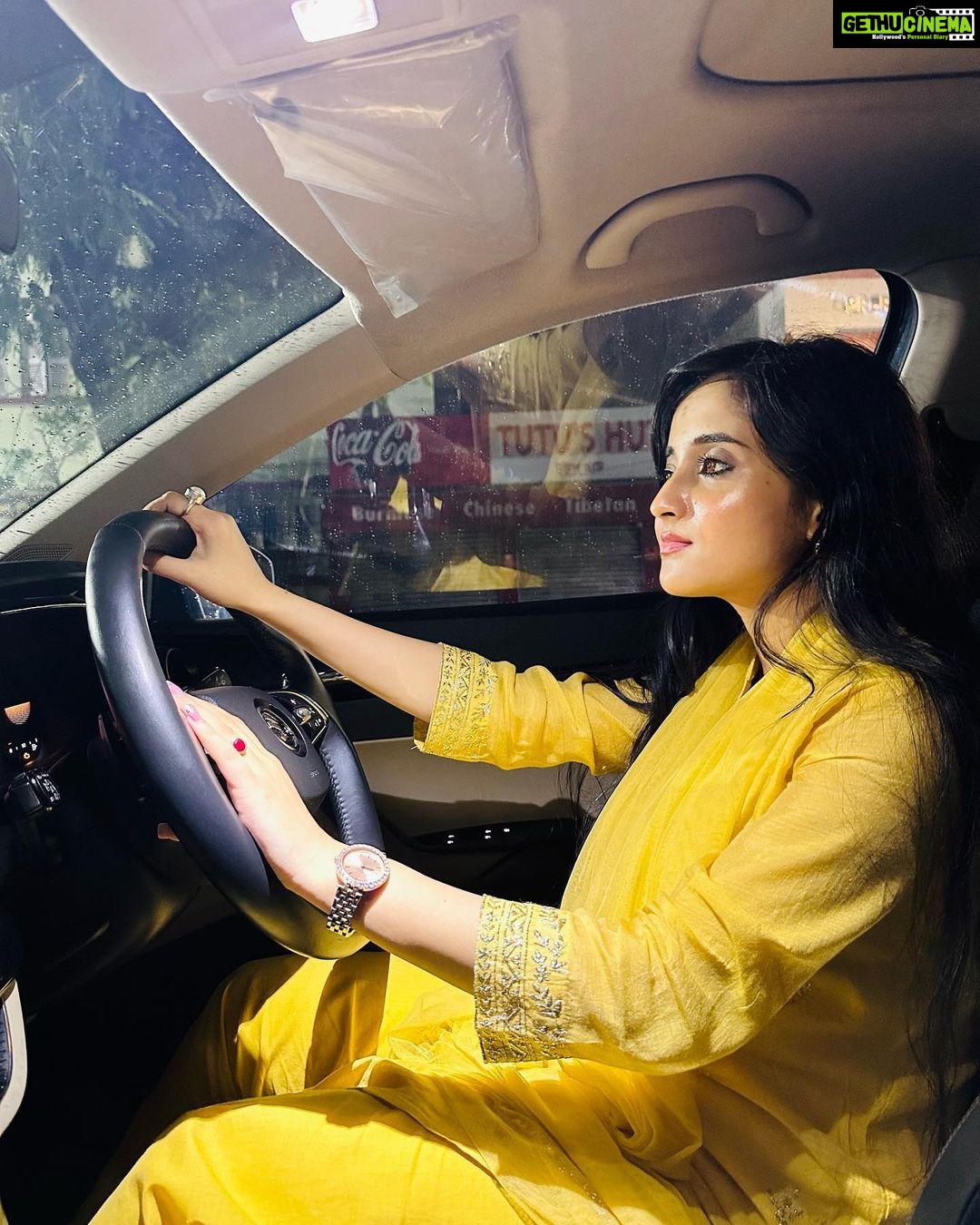 Soumitrisha Kundu Instagram - Soft and wild and a bit on fire! 🥂