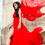 Soumitrisha Kundu Instagram - @soumitrishaofficial ❤️ Wardrobe and styling by @rudra_saha_official @bsuryadeep @souravchakrabrty #kolkata #love #gown #soumitrisha #rudrasaha loveforred