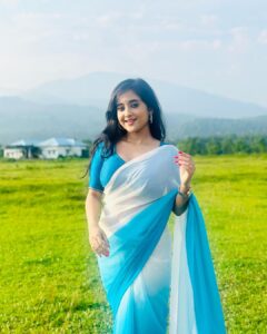 Soumitrisha Kundu Instagram - let us live like flowers
wild and beautiful
& drenched in sun!🦋🤍🩵

#soumitrisha