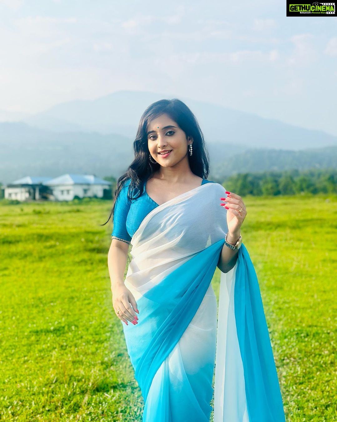 Soumitrisha Kundu - 62.8K Likes - let us live like flowers
wild and beautiful
& drenched in sun!🦋🤍🩵
#soumitrisha