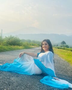 Soumitrisha Kundu Instagram - let us live like flowers
wild and beautiful
& drenched in sun!🦋🤍🩵

#soumitrisha