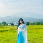 Soumitrisha Kundu Instagram – let us live like flowers
wild and beautiful
& drenched in sun!🦋🤍🩵

#soumitrisha